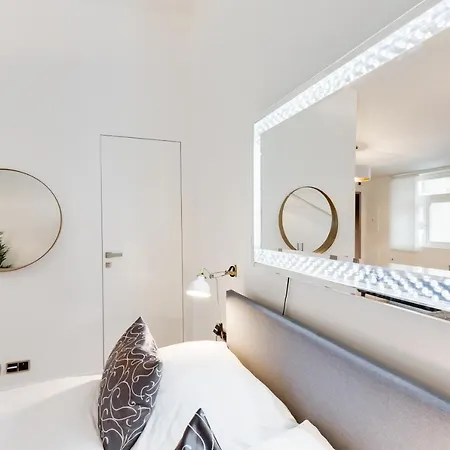 Feel The Charm And Luxury Of شقة براغ